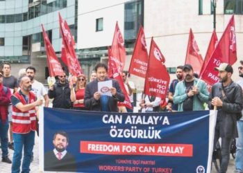 Tutuklu TİP Milletvekili Can Atalay için Londra’da oturma hareketi yapıldı