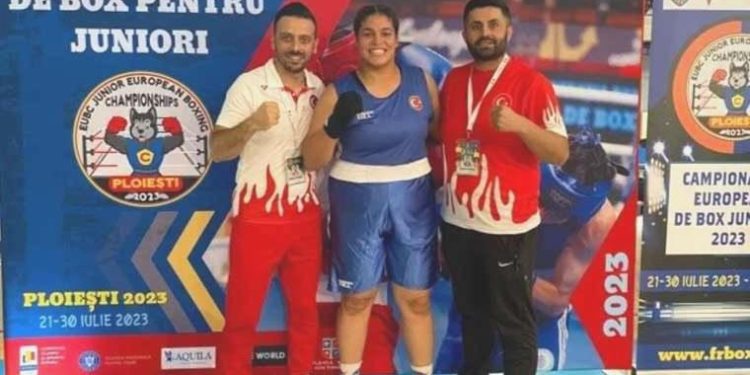 Ulusal boksörlerden 2 altın, 2 gümüş madalya