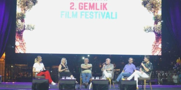 Usta sinemacılar Gemlik’te buluştu: Bayanların insan hakları mücadelesi!