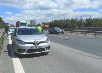 Uyuşturucu taşıdığı arabası TEM’de bırakıp kaçtı