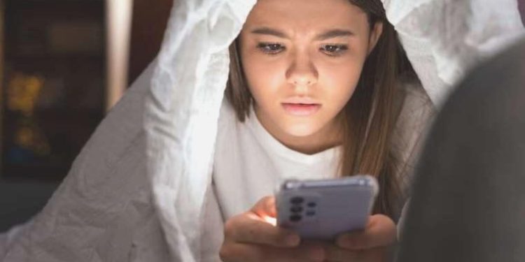 Uzmanlar uyarıyor!  Toplumsal medyada tatil paylaşımları depresyona neden olabilir