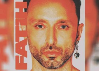 Vitrindeki albümler