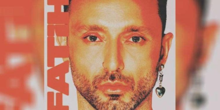 Vitrindeki albümler