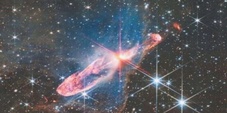 Webb teleskobu 1470 ışık yılı uzaktaki yıldız çiftinin fotoğrafını çekti