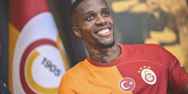 Wilfried Zaha’dan transfer itirafı: ‘Drogba Galatasaray’a gelmemi söyledi’