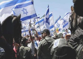 ‘Yargı darbesi’nin onaylanmasının akabinde İsrail halkı hükümete karşı protestoları büyüttü