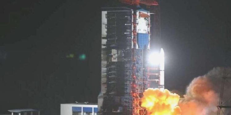 Yeni uzaktan algılama uydu kümesini uzaya gönderdi