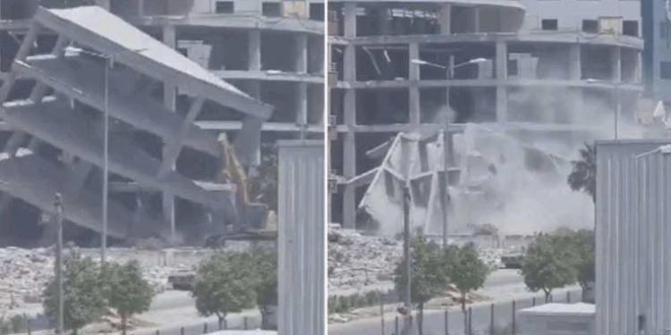 Yıkımı gerçekleştirilen bina iş makinesinin üzerine çöktü