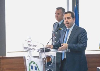 Yunanistan yanarken tatile gitmişti: Göç ve Sığınma Bakanı Mitarakis ‘kişisel nedenlerle’ istifa etti!
