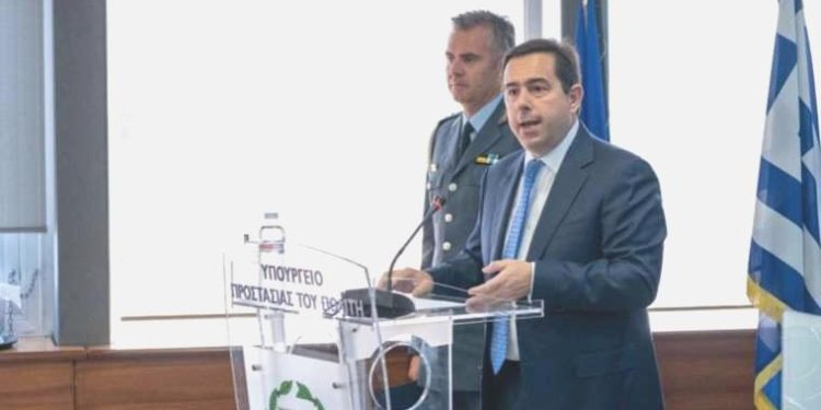 Yunanistan yanarken tatile gitmişti: Göç ve Sığınma Bakanı Mitarakis ‘kişisel nedenlerle’ istifa etti!