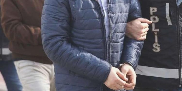 Yunanistan’a kaçarken yakalanan 2 FETÖ şüphelisi tutuklandı