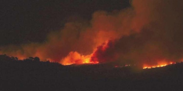 Yunanistan’da orman yangını denetimden çıktı: Alevler askeri üsse sıçradı, mühimmat deposu patladı