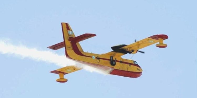 Yunanistan’da yangın söndürme uçağı düştü