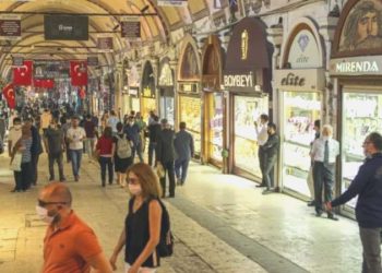 Yurttaştan faiz kararına sert reaksiyon: ‘Sadece bankaları varlıklı ediyorlar’