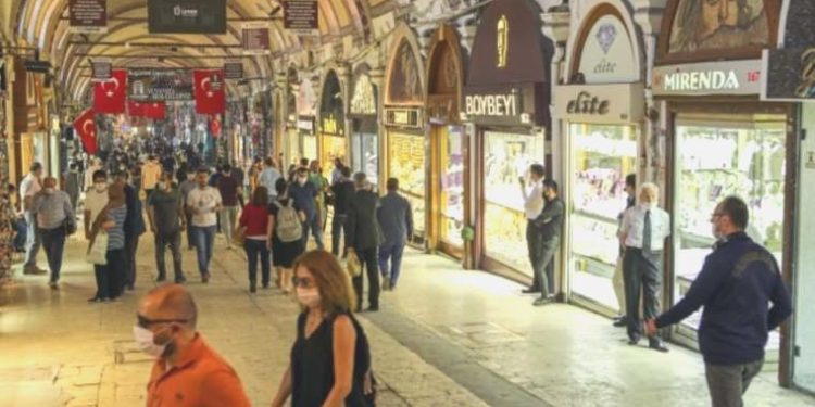 Yurttaştan faiz kararına sert reaksiyon: ‘Sadece bankaları varlıklı ediyorlar’