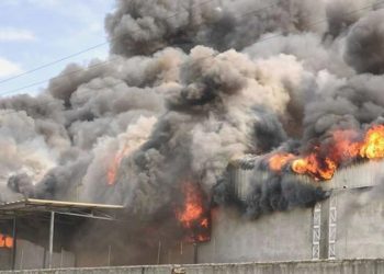 1 milyar liralık kıvılcım; 40 ton köpük, 20 bin ton su ile söndürüldü
