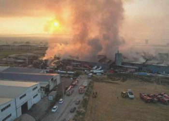 10 başka fabrikayı küle çevirmişti… Yangın günün birinci ışıklarıyla bu türlü görüntülendi