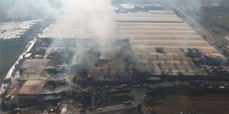 10 fabrika kül olmuştu… Yangın kaynak yapılırken sıçrayan kıvılcımdan çıkmış