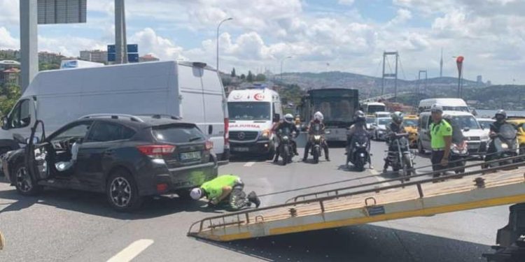 15 Temmuz Şehitler köprüsü girişinde kaza: 2 yaralı
