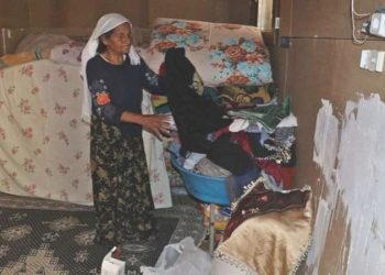 6 torunu ile TIR’ın dorsesinde hayat savaşı veriyor