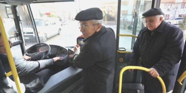 65 yaş üstü fiyatsız ulaşım kartı kalkıyor mu? Hangi vilayetlerde 65 yaş üzeri fiyatsız toplu taşıma kartları iptal edildi?