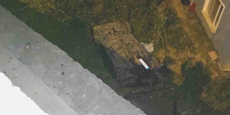 7 metrelik istinat duvarından bahçeye uçtu: 1 yaralı