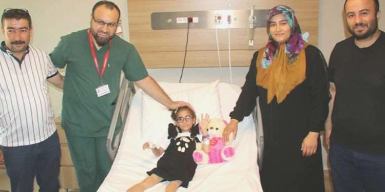 7 yaşındaki Hilal, milyonda bir görülen hastalığını atlattı
