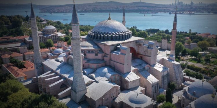 Ayasofya’da yeni dönem: Yabancı turistlere ücretli olacak