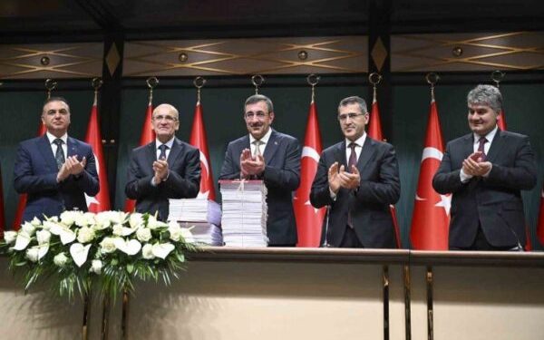 Cevdet Yılmaz: Şeffaf ve güvenilir politikamızda kararlıyız