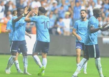 Adana Demirspor tarih yazıyor! 10 kişi ile cins geldi…