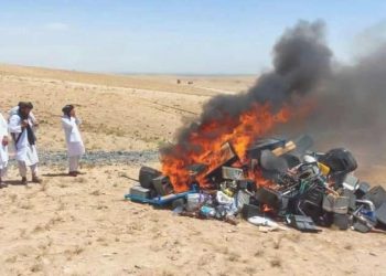 Afganistan’da Taliban müzik aletlerini yaktı