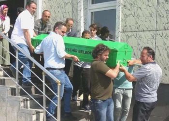 Aileler tabutu açınca şoke oldu! Havalimanında cenazeler karıştı