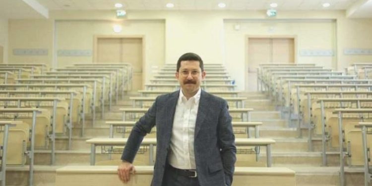 Akademisyen Eken, CHP Çankaya İlçe Başkanlığına aday