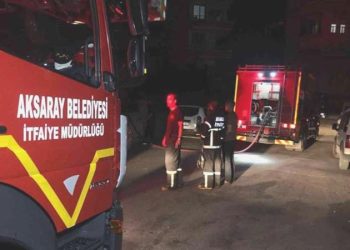 Aksaray’da 8 katlı apartmanda korkutan yangın!