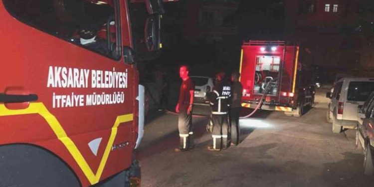 Aksaray’da 8 katlı apartmanda korkutan yangın!