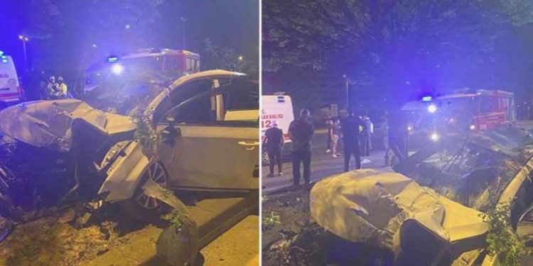 Ankara’da çok hızlı araç ağaca çarptı: 4 yaralı