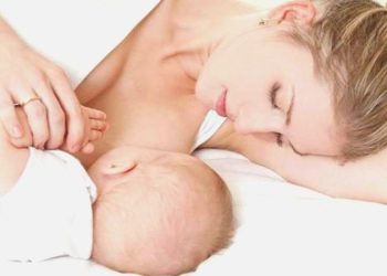 Anne sütü bebeğin birinci aşısı yerine geçiyor