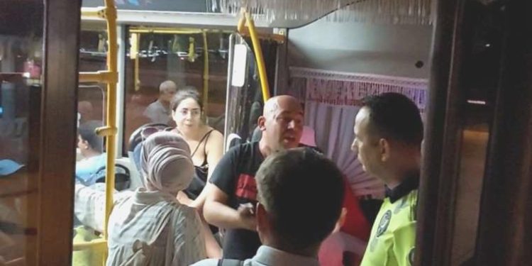 Antalya’da klima tartışması çıktı: Sürücü ‘psikolojim bozuldu’ diyerek araçtan indi