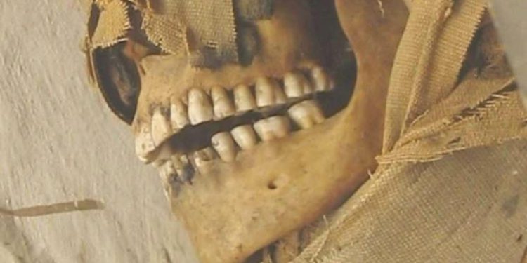 Antik periyottaki insanların dişleri nasıl bu kadar düzgündü?