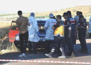 Arabada bulunan cesetlerin sırrı araştırılıyor