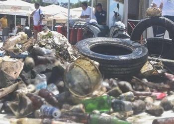 Araç lastiğinden cep telefonuna: Bodrum’da denizden yarım ton atık çıktı