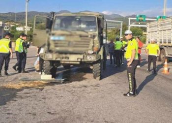 Askeri araç ve TIR çarpıştı! 10 asker yaralı