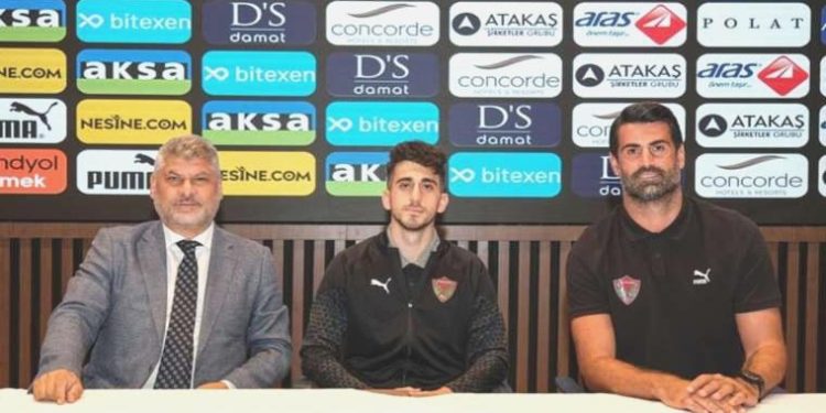 Atakaş Hatayspor, Ömer Faruk Beyaz için imza merasimi düzenledi