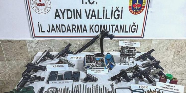 Aydın’da silah kaçakçılığı operasyonu: 12 tabanca ile yakalandı