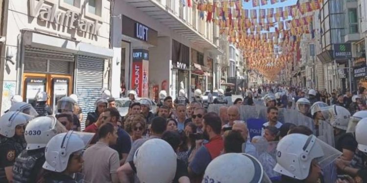 AYM kararı yeniden yok sayıldı: Cumartesi Anneleri’ne polis müdahalesi!