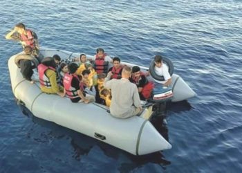 Ayvacık açıklarında 20 kaçak göçmen yakalandı