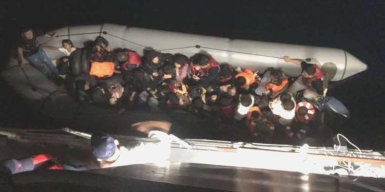 Ayvacık açıklarında 37 kaçak göçmen yakalandı