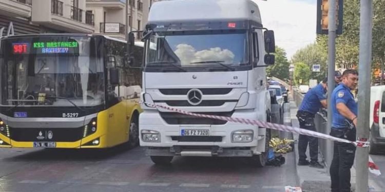 Bakırköy’de müthiş kaza: TIR’ın altında kalan engelli yurttaş hayatını kaybetti