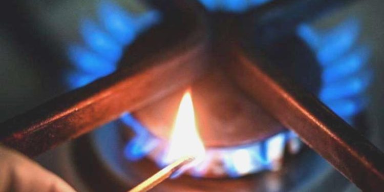 ‘Bedava’ doğalgaz endüstriyi vurdu! CHP’li Ahmet Akın: İthal gazla gösteri tüketimi düşürdü