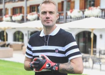 Beşiktaş, Mert Günok’un kontratını yeniledi